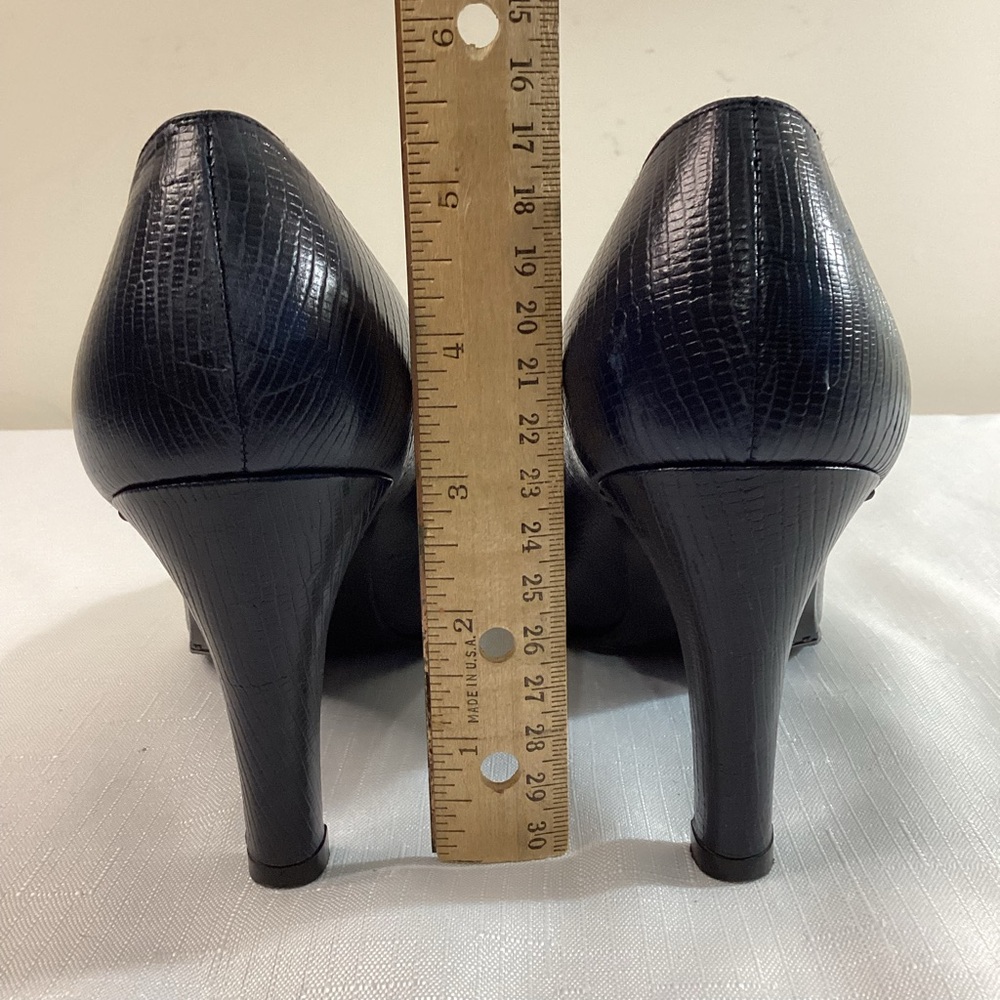 Etienne Aigner Women’s Navy Embossed Leather Peep Toe Heels Size 8 - Picture 5 of 14